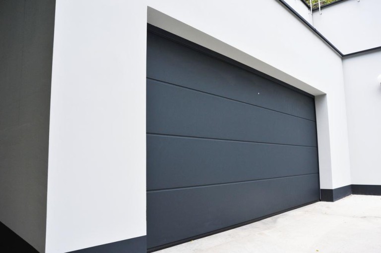 Porte de garage à Marly, comment allier esthétique et performance